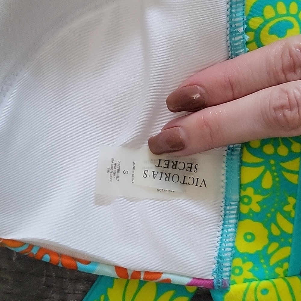 Victoria's Secret Bikini - Picture 6 of 6